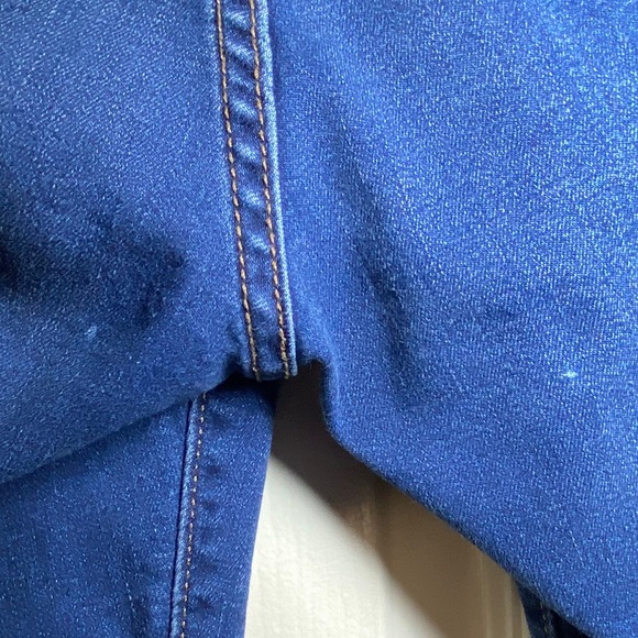 Old Navy Maternity ROCKSTAR Super Skinny Jeans - Picture 4 of 7